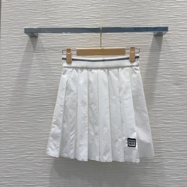 Miu Mi* 2025Ss new pleated skirt is comfortable, stylish, and elegant. It's a pe