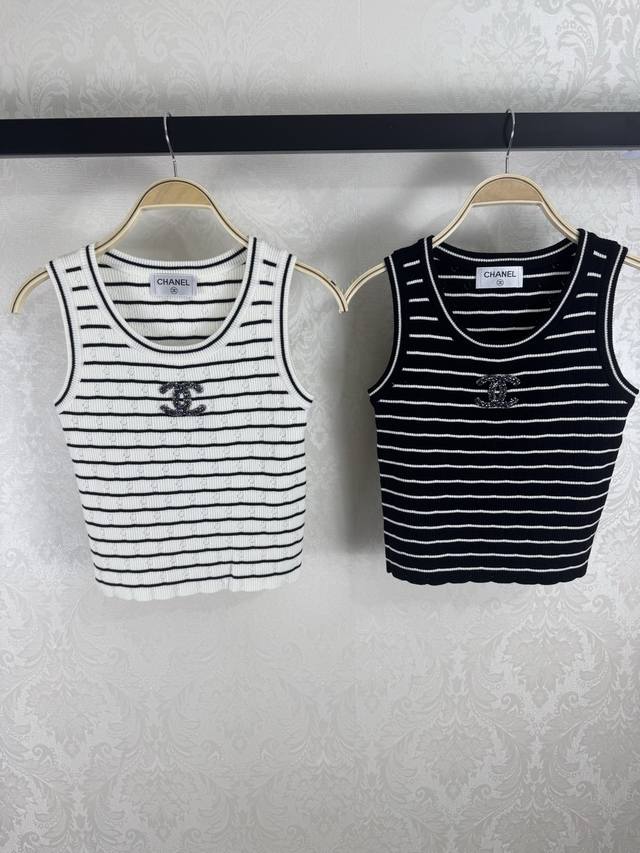 Chane*25 new spring/summer striped crewneck knit vest. A versatile and casual pi