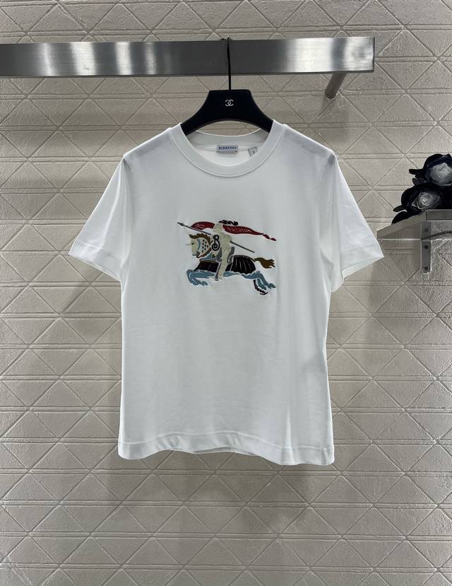 Burberr* 2025 New Arrival. Round-neck embroidered warhorse, custom Yb virgin cot