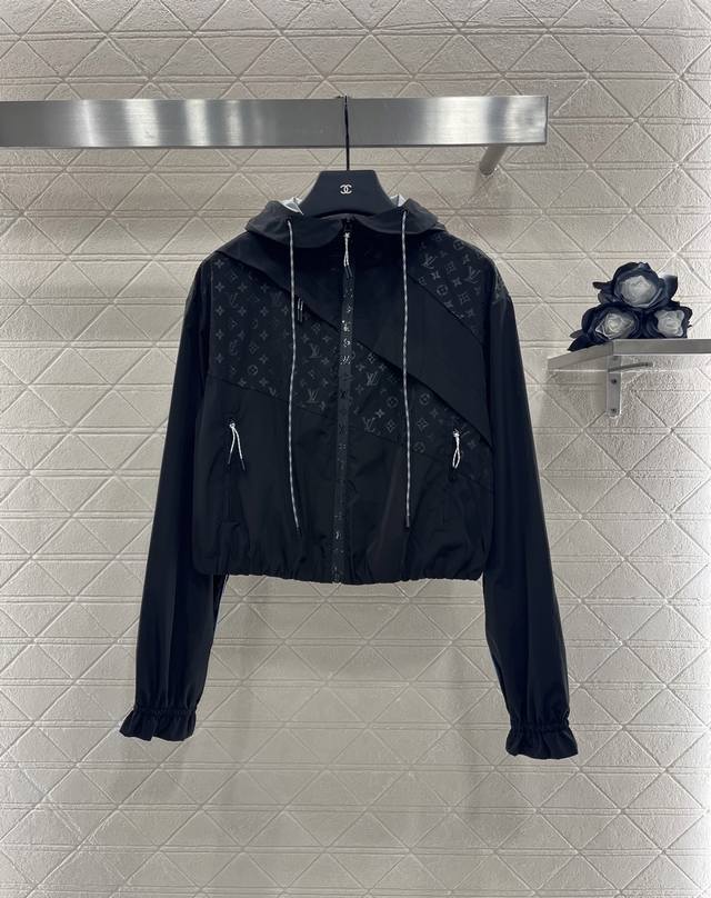 Louis Vuitto*2025 New Arrivals: Custom-Made Hooded Printed Jacket. Made from imp