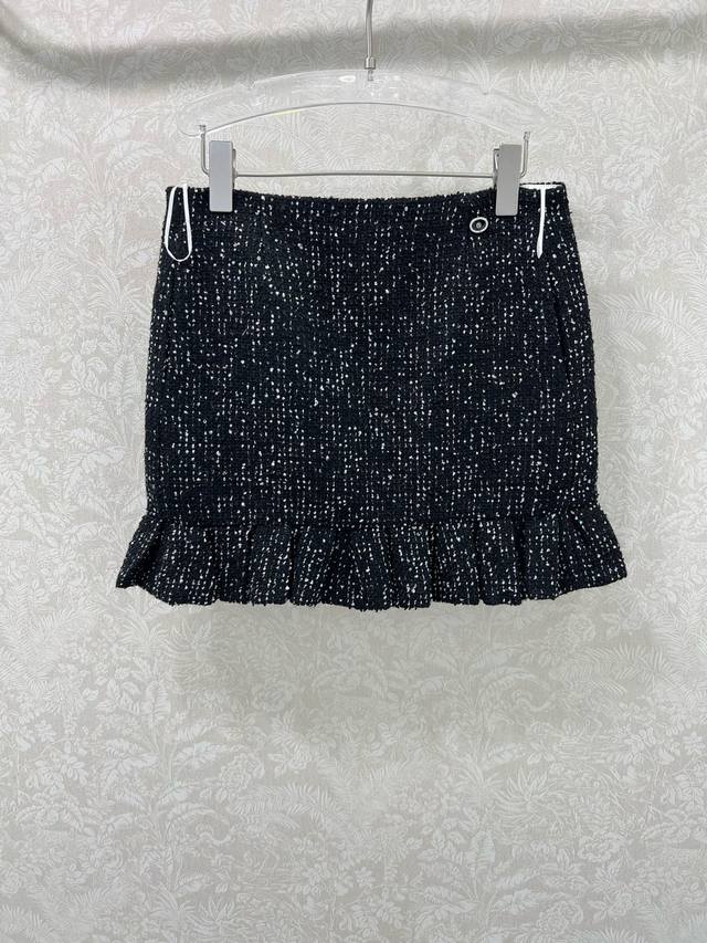Chan*L 25 new ruffled skirt, early fall collection. This sequined ruffled skirt