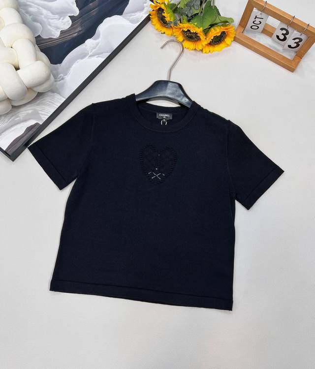 Chanel 2025 new round-neck heart-shaped knit short-sleeve top, custom-woven from