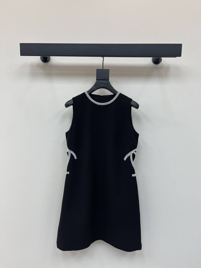 Chane*25 new arrival: a sleeveless dress with a diamond-studded, exposed waist.