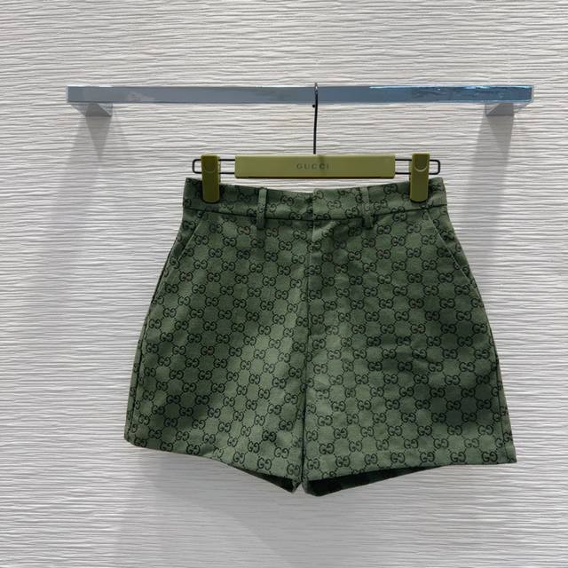 Gucc* 2025Ss new style, luxurious and custom-made. The fabric is tailored for a