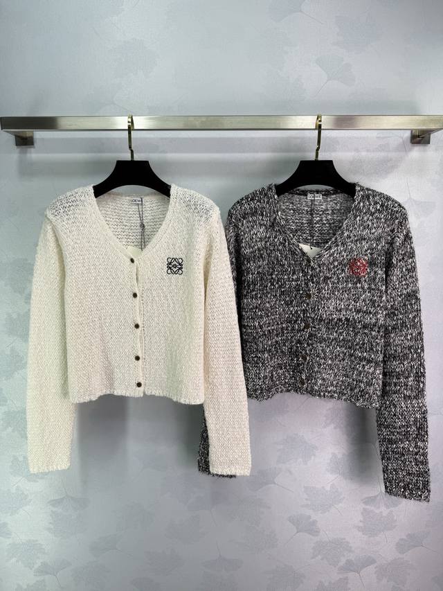 Loe*25 Early Fall new knitted cardigan with a sweetheart collar and buttoned des