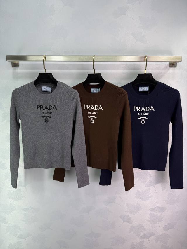 Pr*25 new round neck knitted long sleeves with chest logo embroidery. The slim f