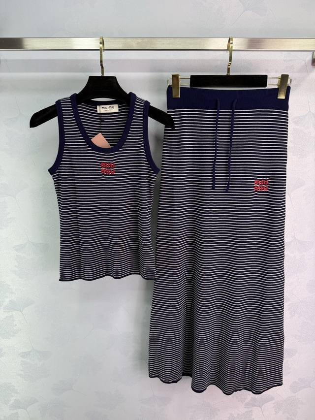 Miu* 2025 Spring/Summer new striped set: a striped knitted vest and skirt with r
