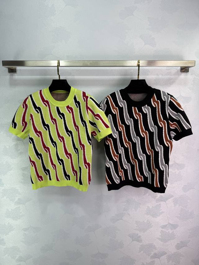 Gu*2025 Spring/Summer new knitted short-sleeved top in fluorescent green with bl