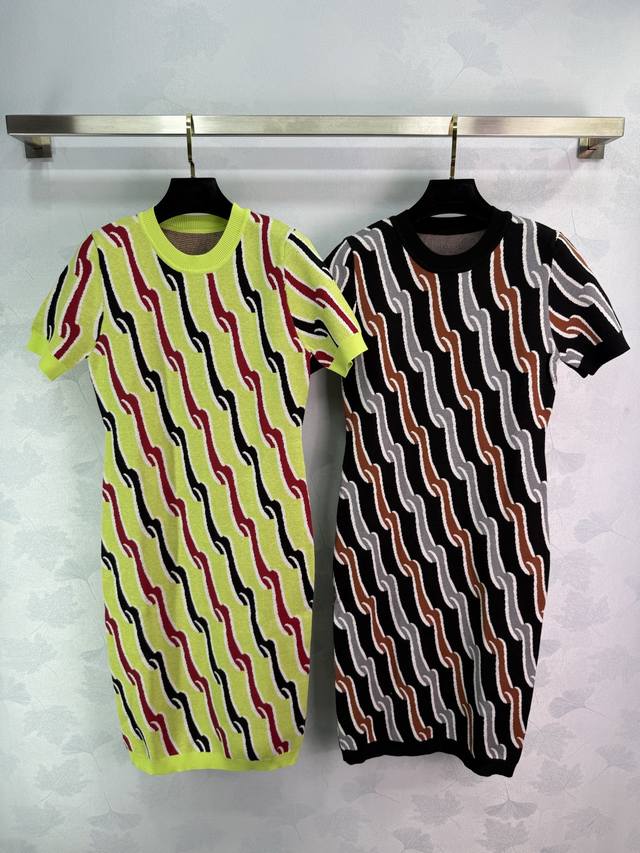 Gu*2025 Spring/Summer new knitted dress in fluorescent green with black and red