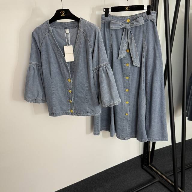 Style No. 20254377 Zimmermann new denim suit, single-breasted V-neck bubble-slee