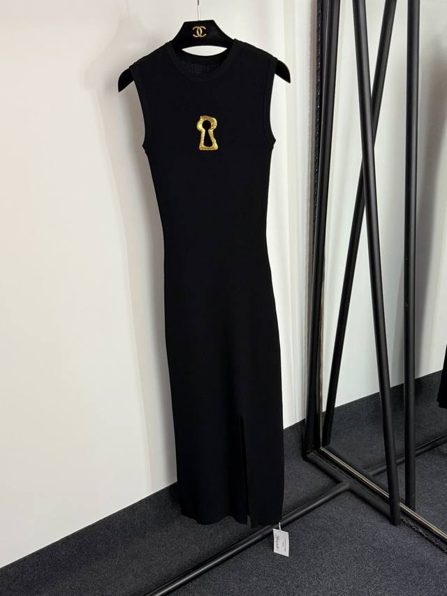 Style No. 20254381 Schiaparelli new hollow gold metal decoration hip-hugging one