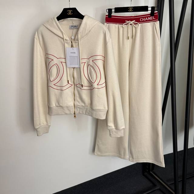 Style No. 20254357 Chane's newest sports suit, double C embroidered logo long-sl