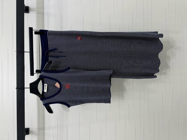 hem texture, combined with the body stripes, creates a sexy and individual look.