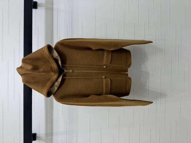 New, original, high-quality Celin* 2025 Early Fall collection! Reversible knitte