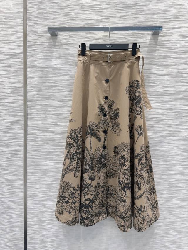 Christian Dio*2025Ss new skirt is retro, stylish, understated, and luxurious! Th