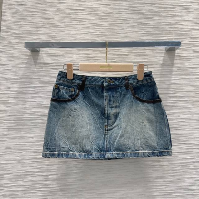Miu Mi* 2025 new short skirt, nostalgic collection, distressed effect, plain den