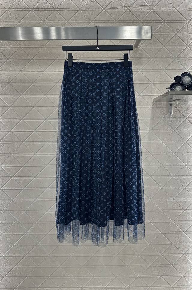 Louis Vuitto*2025 New Arrivals. High-waisted, double-layered, long tulle skirt,