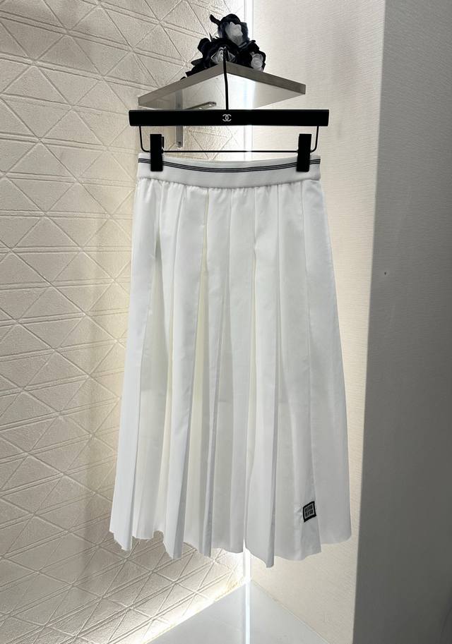 Miumi*2025 new arrivals: a short shirt and pleated skirt set, custom-made from Y