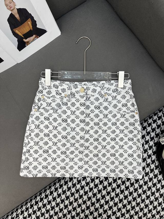 Louis Vuitto* 25Ss new half-skirt with monogram print, denim fabric, small metal