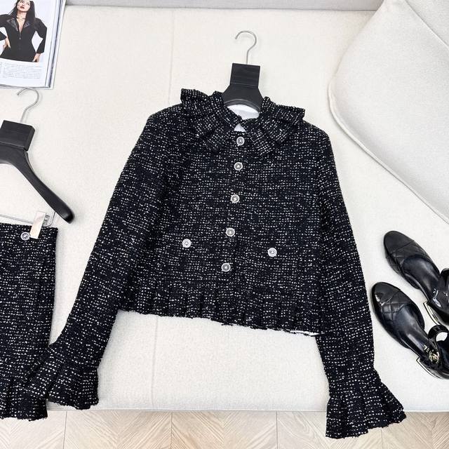 Exclusive first release of C's 25Ss latest early autumn catwalk style celebrity