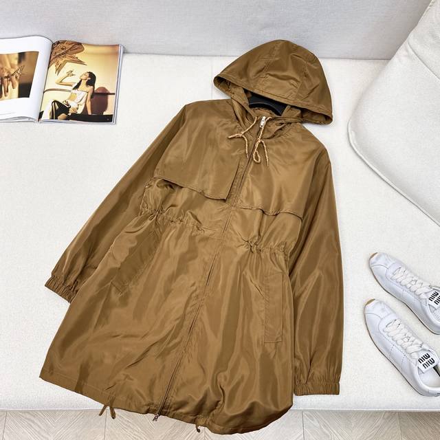 s popular nylon collection, Pd 25Ss, is the latest mid-length nylon hooded jacke