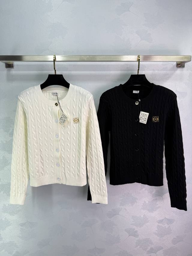 Loe* 2025 Early Fall new cable-knit cardigan with a round neck design, gold logo
