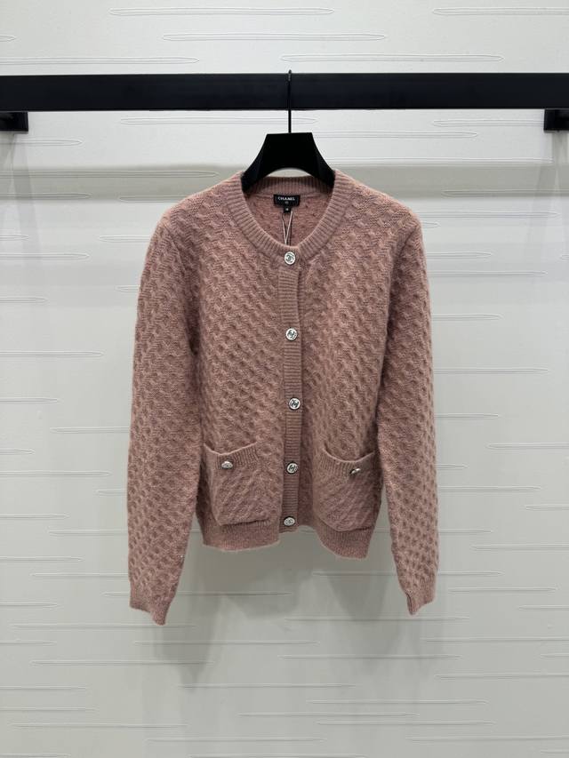 New, original, high-quality Chane* 2025 Early Fall collection! Round-neck knitte