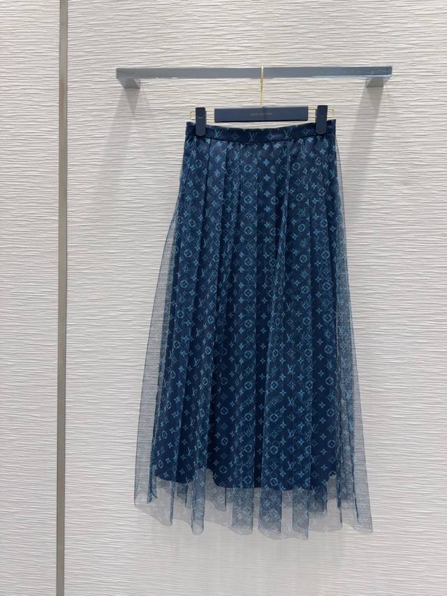 Louis Vuitto* 2025Ss new mesh skirt. Soft and comfortable, it exudes a sophistic