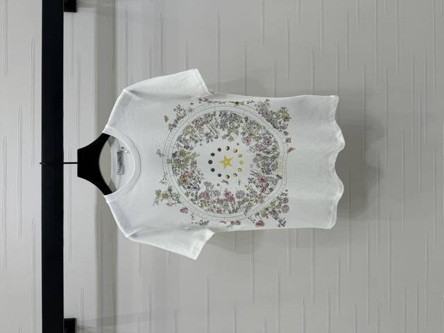 New, original, high-quality Dio* 2025 Early Fall collection! Floral round-neck s