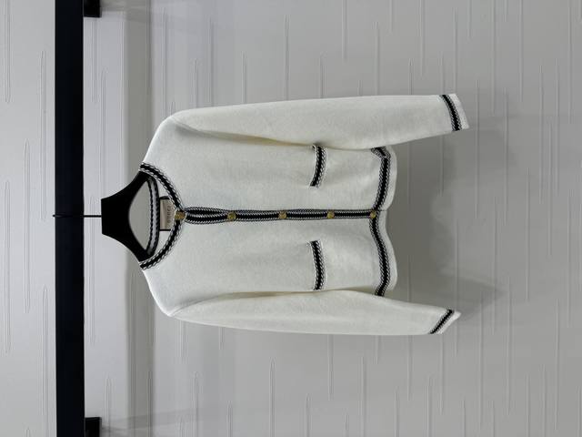 New, original, high-quality Gucc* 2025 Early Fall collection! Round-neck, long-s