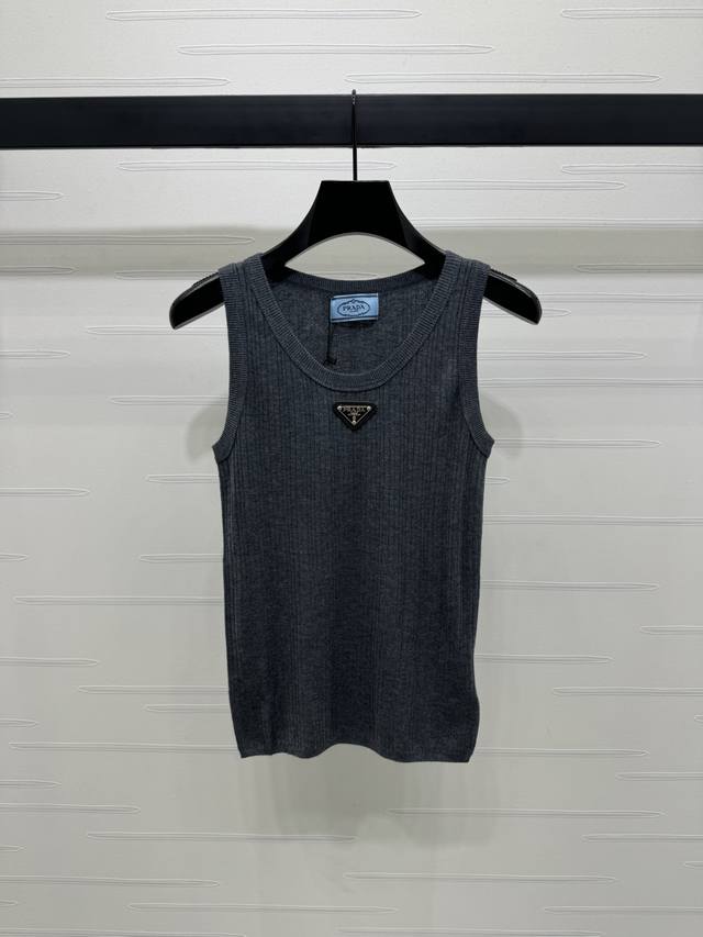 New, original, high-quality Prad* 2025 Early Fall collection! This ribbed knit v