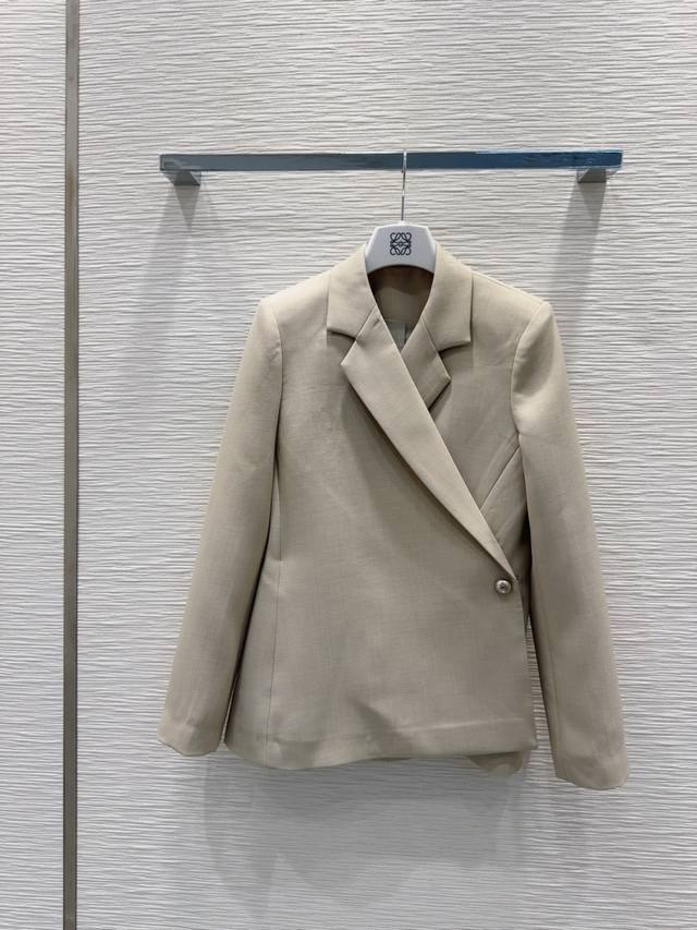 26. S trousers side length 104, waist 70, hip 96, leg opening 56.5, jacket 320,