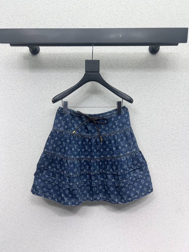 L series of monogram denim skirts, smart and stylish, suitable for daily wear, w
