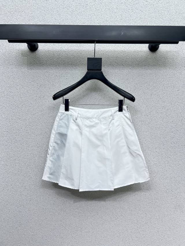 D's side striped bee short-sleeved jacket and shorts skirt are available separat