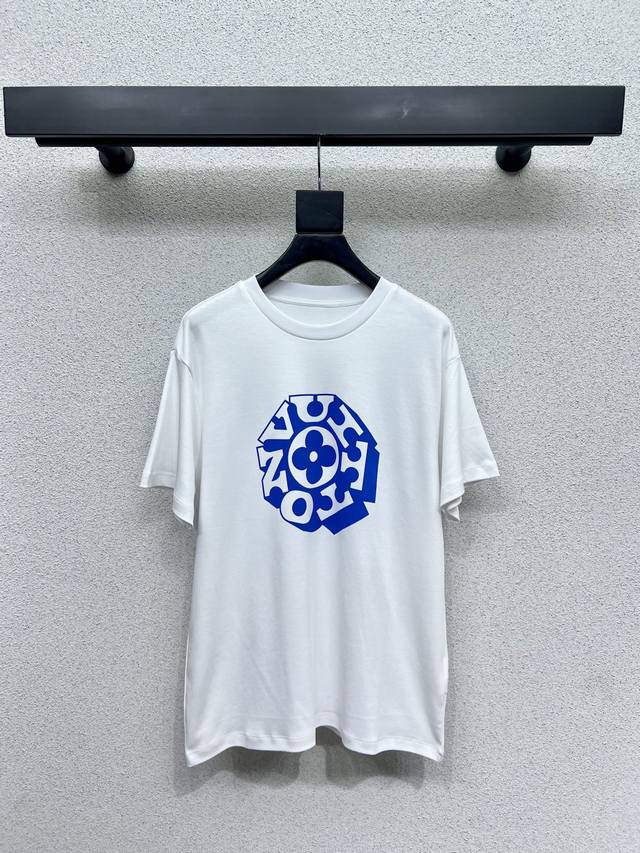 L family print short-sleeved T-shirt perfect for any style! High-end ready-to-we