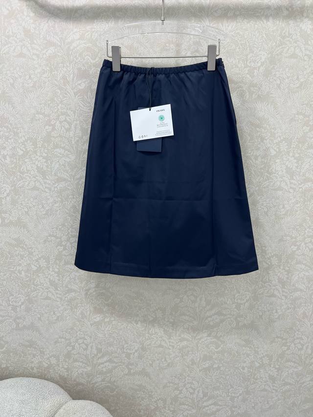 Prad*25 New Nylon Casual Skirt, Simple and Elegant Front, Classic Triangle Logo