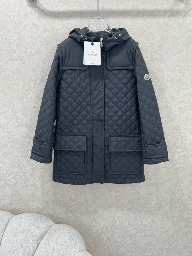 Monc*R 25 new diamond-patterned, thin, long cotton jacket. This minimalist desig
