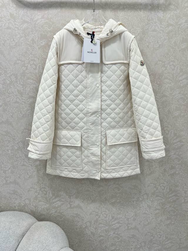 Monc*R 25 new diamond-patterned, thin, long cotton jacket. This minimalist desig