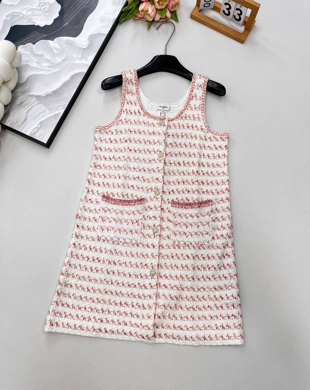 Chanel 25 new summer knitted vest dress with a pink and white woven texture that