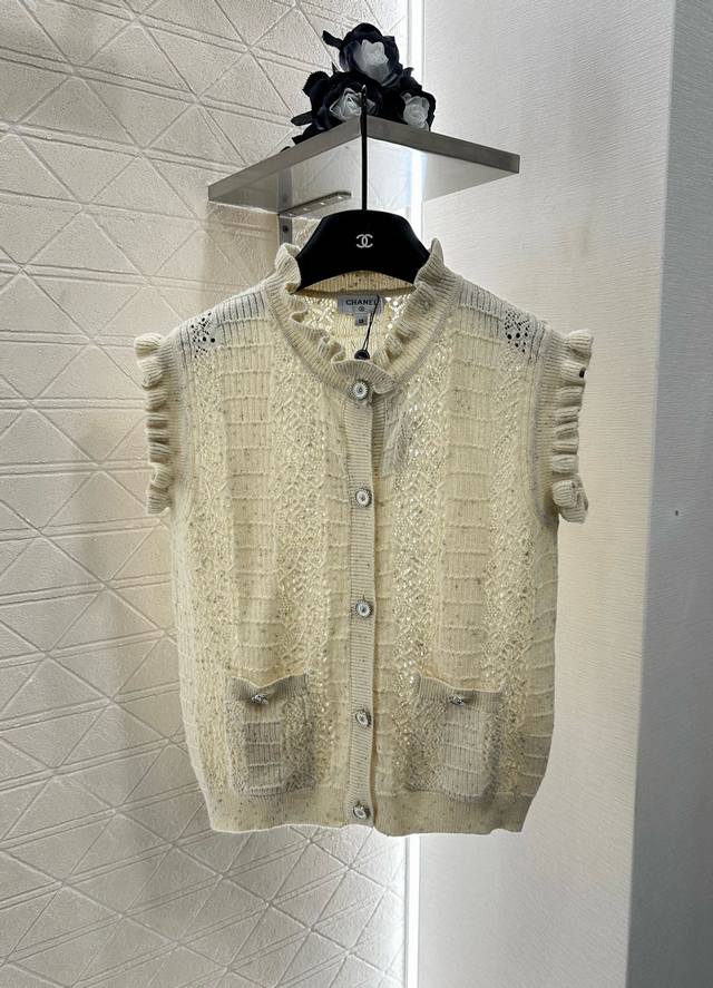 Chane*2025 New Arrival. Custom knitted vest with a fungus sleeve collar. Woven f