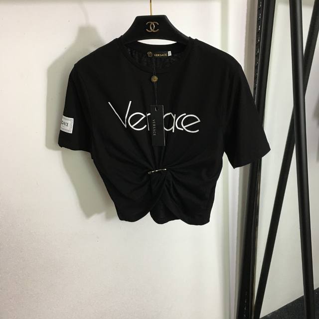 Style 7028 Versac* X Fend* collaboration, a new cropped, midriff-baring T-shirt