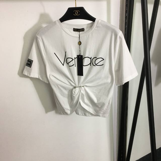 Style No. 7028 Versac* X Fend* new collaboration with a Medusa pin on the chest