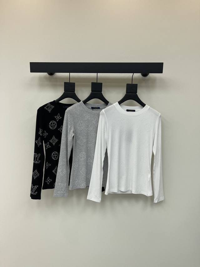 Louis Vuitto*25 new fall/winter collection, featuring a high-stretch long-sleeve