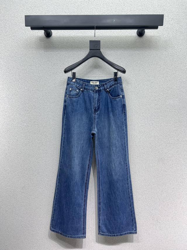 Miu's shadow pocket straight-leg denim pants with back lettering embroidered on