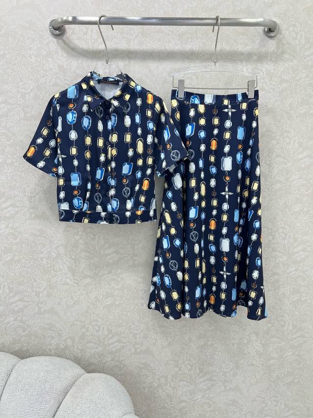 Louis Vuitt*N25 new style skirt suit with lapel, short shirt, and wide-flared sk