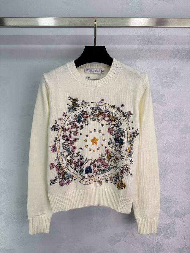 Dio*25 Early Fall new round-neck sweater featuring a white sun god embroidery pa