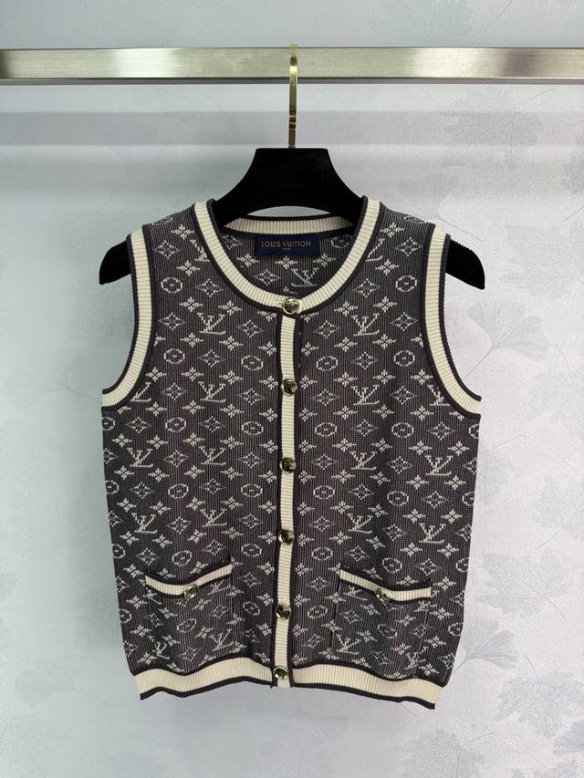 Louis Vui*Ton's latest Early Fall 2025 collection! This jacquard chain-knit vest