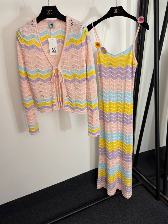 Style No. 20254272 Misson's newest set, colorful wavy hollow V-neck long-sleeved