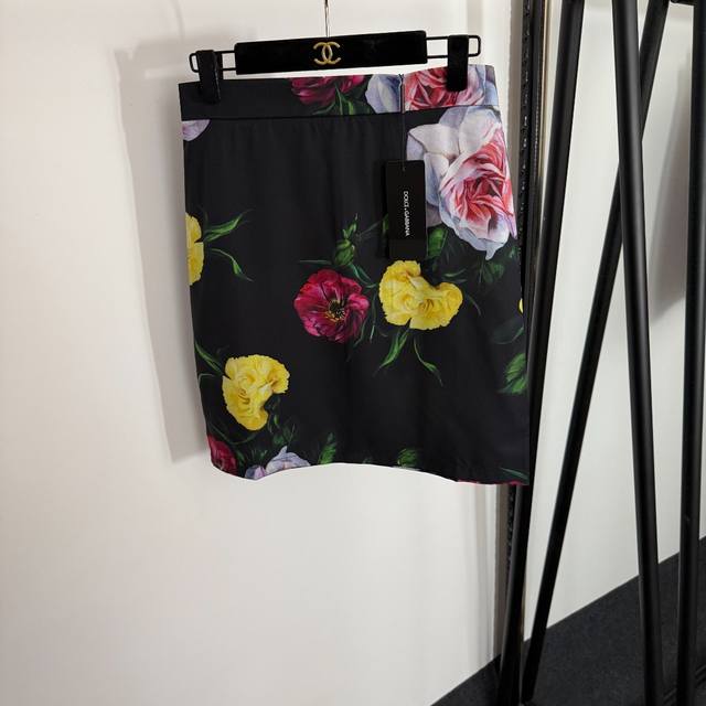 Style No. 20254266 Dg* New colorful flower print high waist short skirt, black,