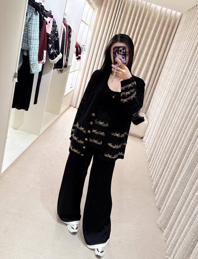 Chane* 25A Premium Handcrafted Collection New Gold Embroidered V-Neck Knit Cardi